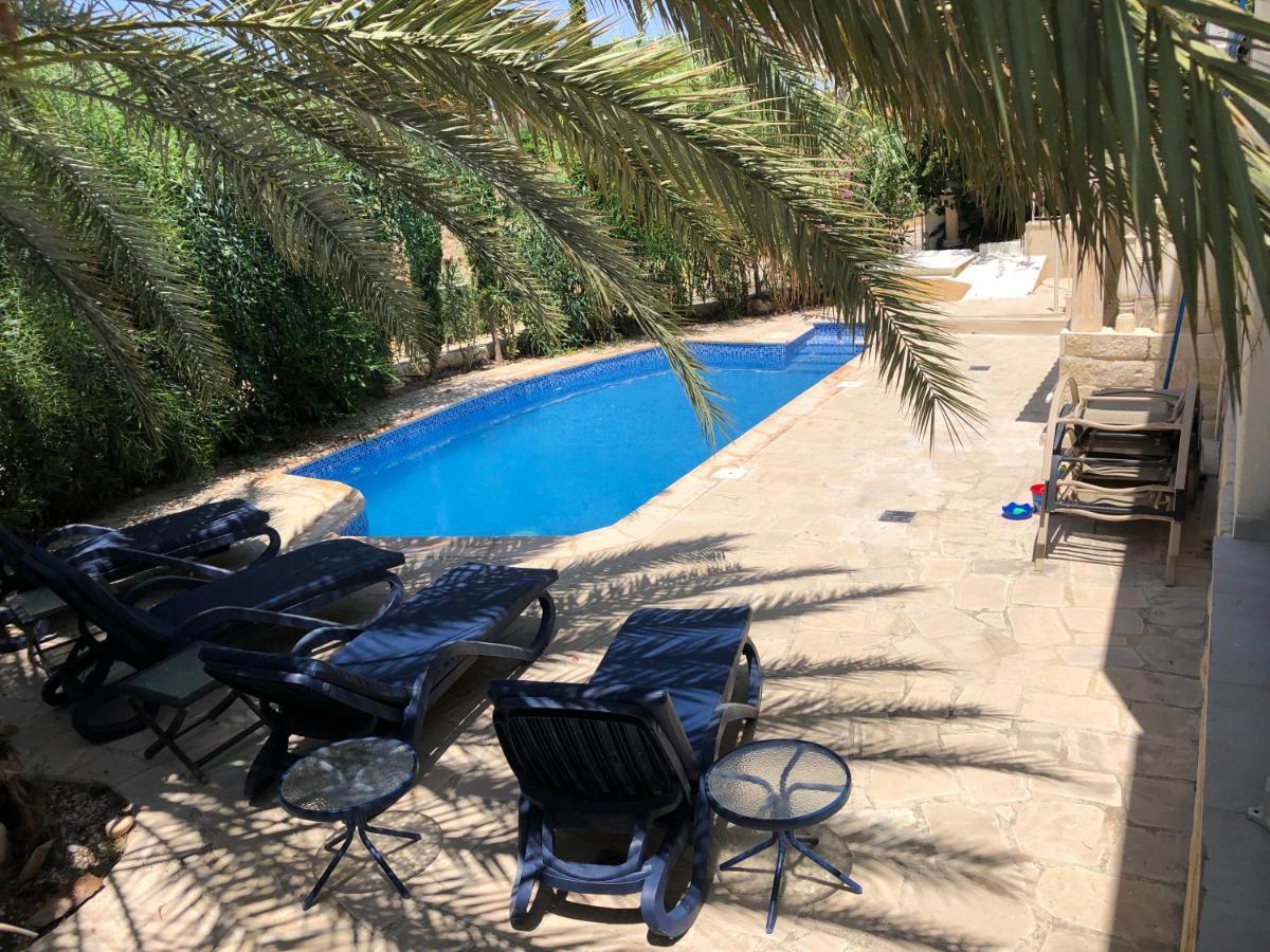 Villa Neyla Four Bedroom Coral Bay Beach Front Exterior foto